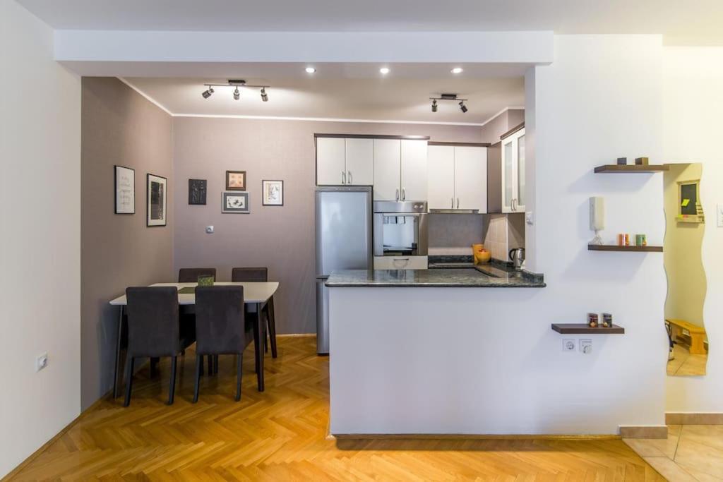Modern Living Apts - Botanica - Private Parking Novi Sad Exterior photo